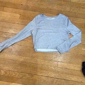 Gilly Hicks Cropped Light Gray Long Sleeve Sleep Top